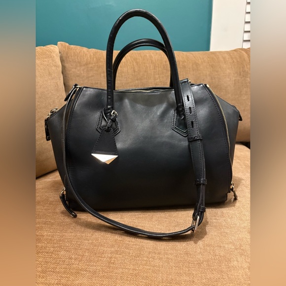Rebecca Minkoff Handbags - ¡Rebecca Minkoff Black Perry Satchel!